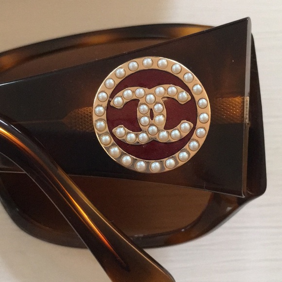 Chanel Sunglasses with Pearl Detail on Sides - Picture 4 of 8